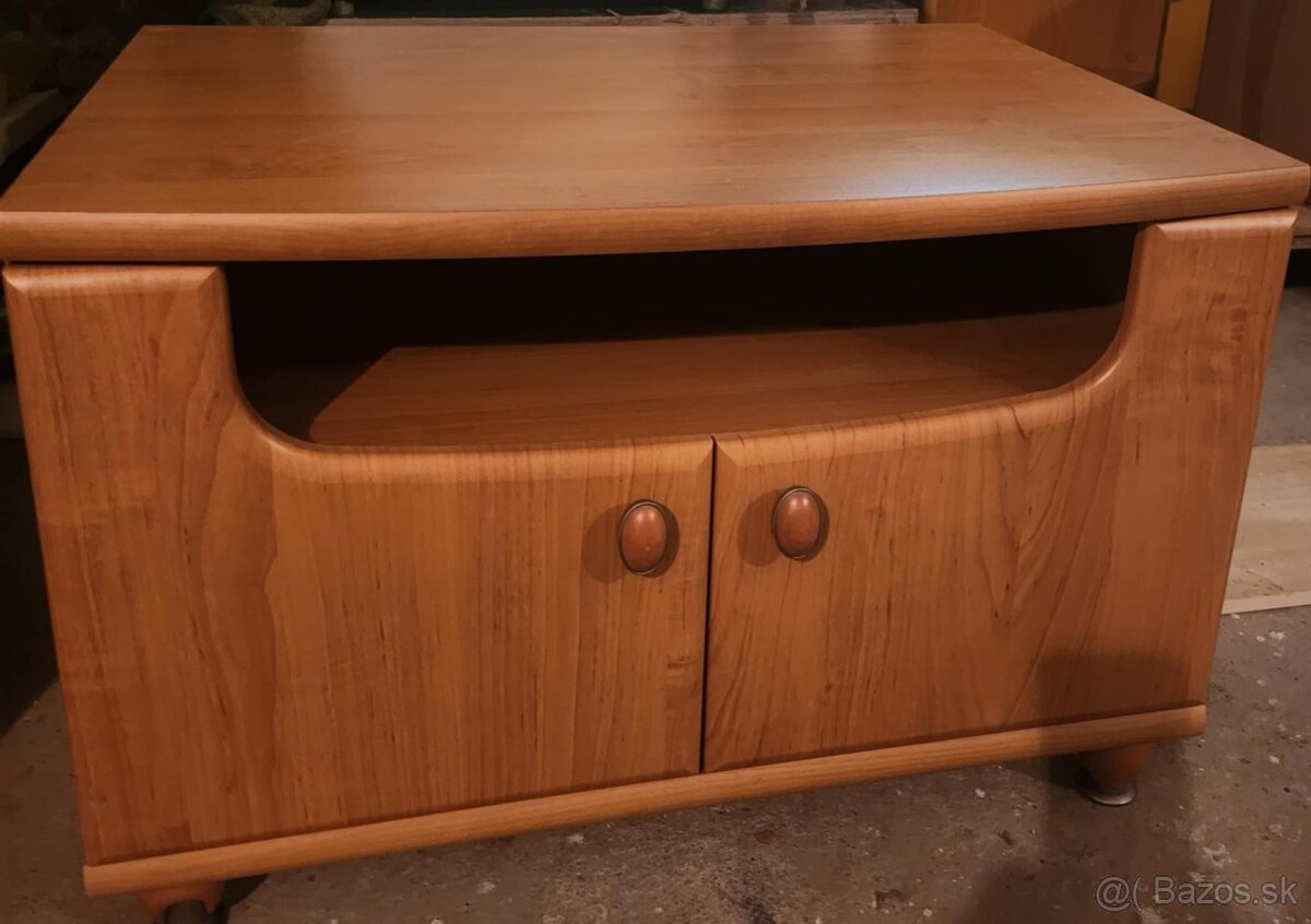 Stolik pod TV