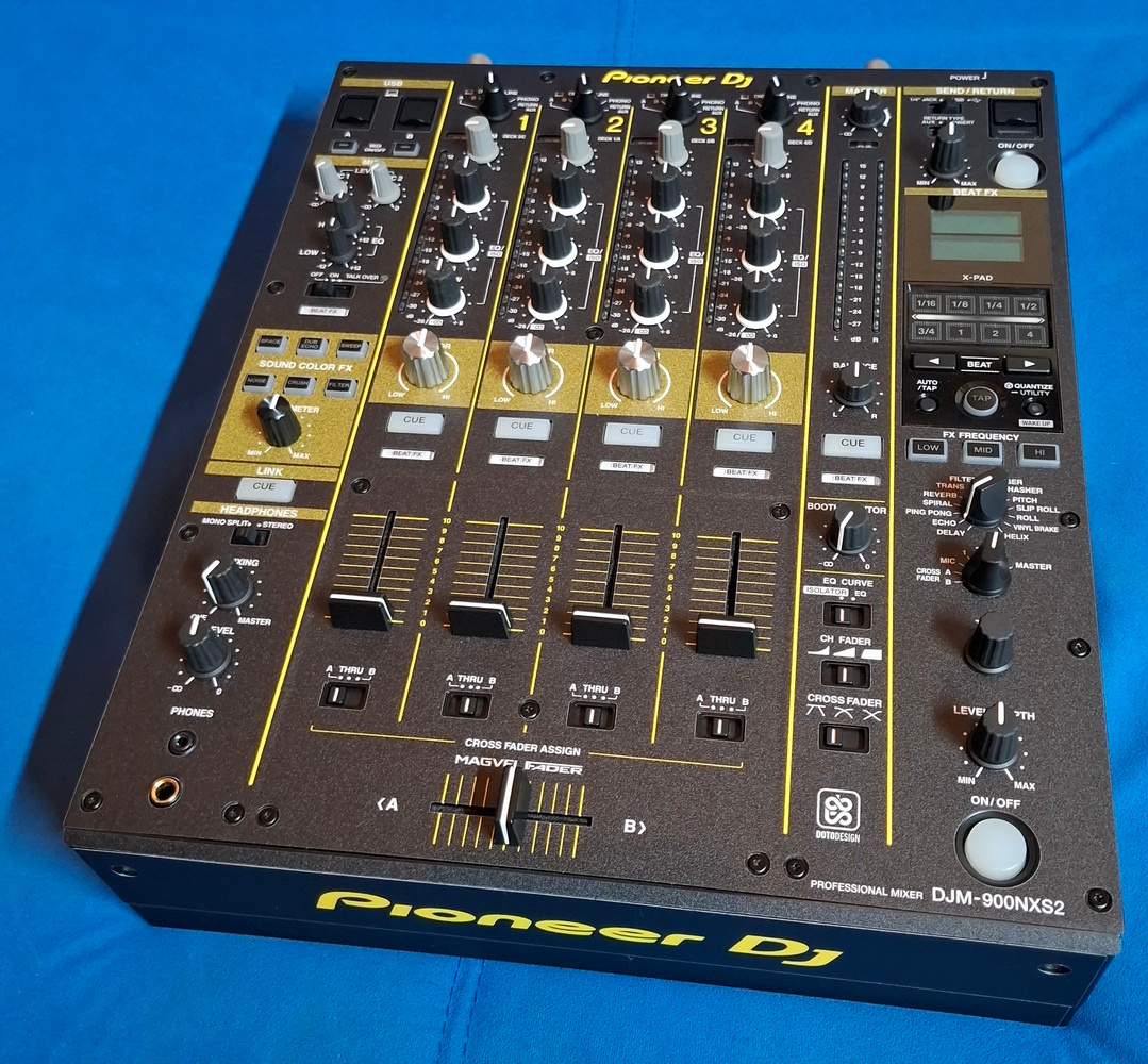 Predám profesionálny DJ mixpult PIONEER DJM-900 NXS2