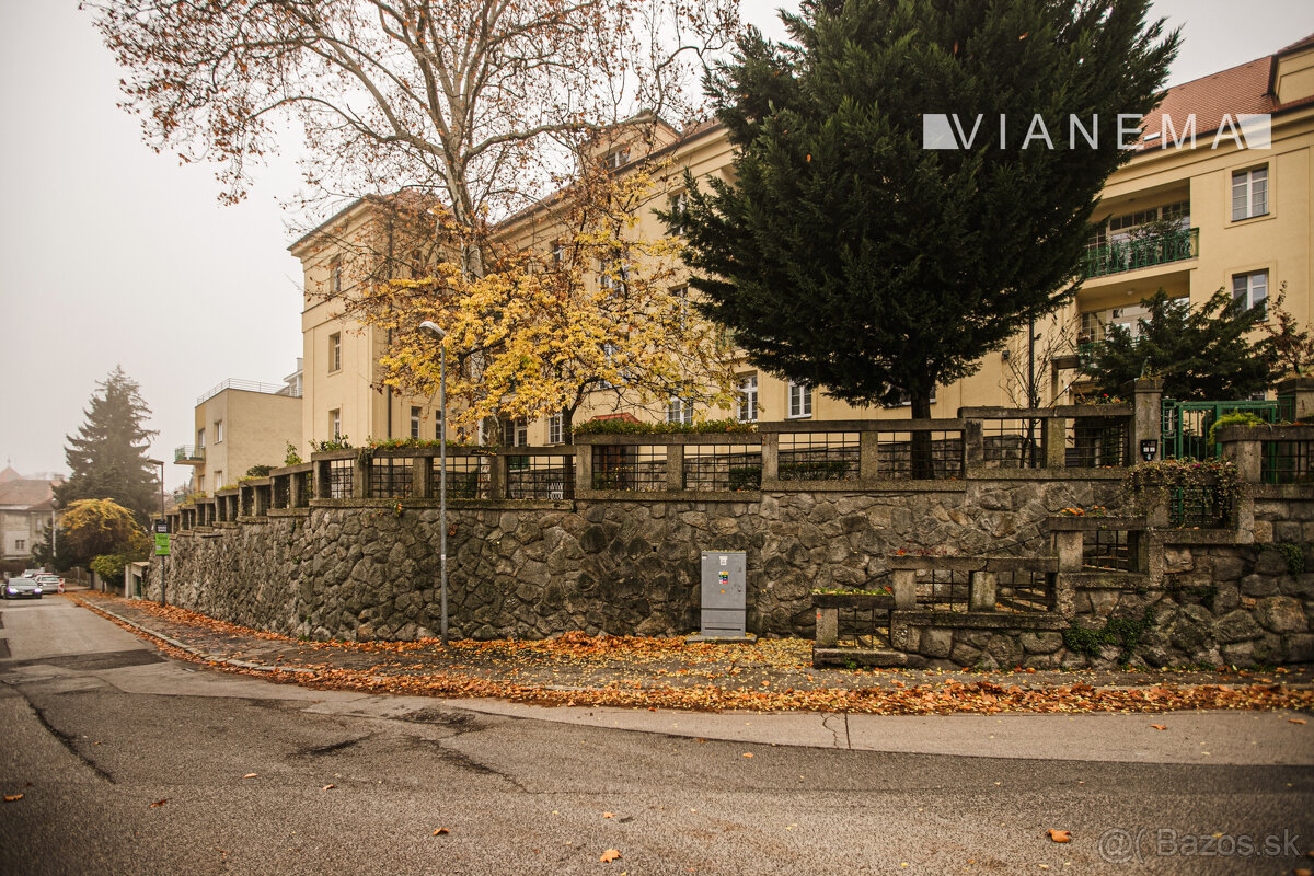 IBA U NÁS Staromestský 2i byt v pôv. stave,83 m², Holubyho.