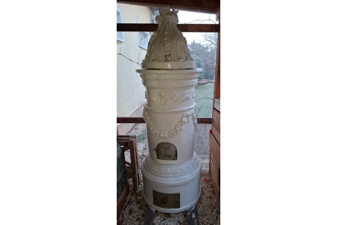 Kachlova pec starozitná