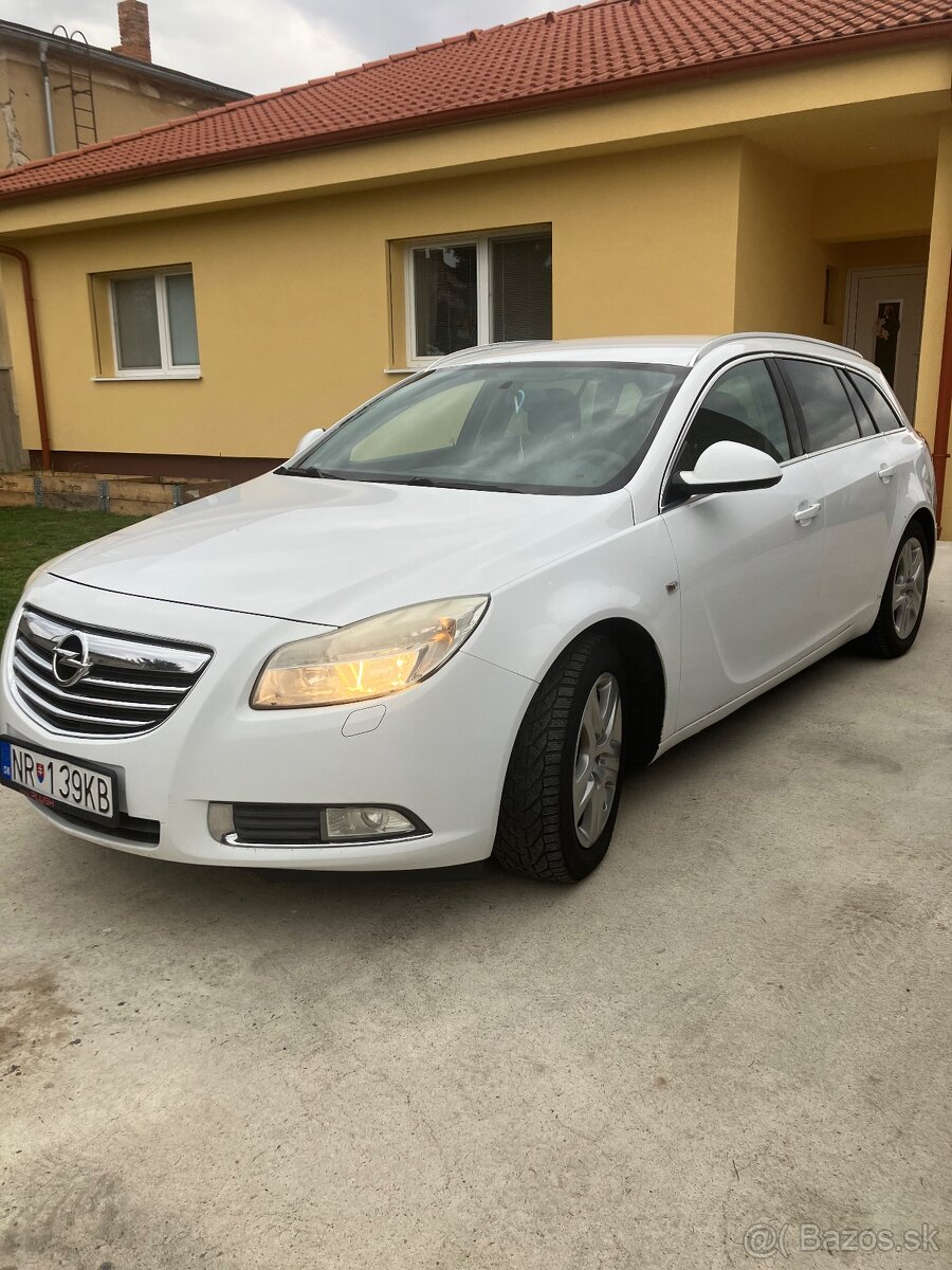 Opel Insignia tour 2012 96kw