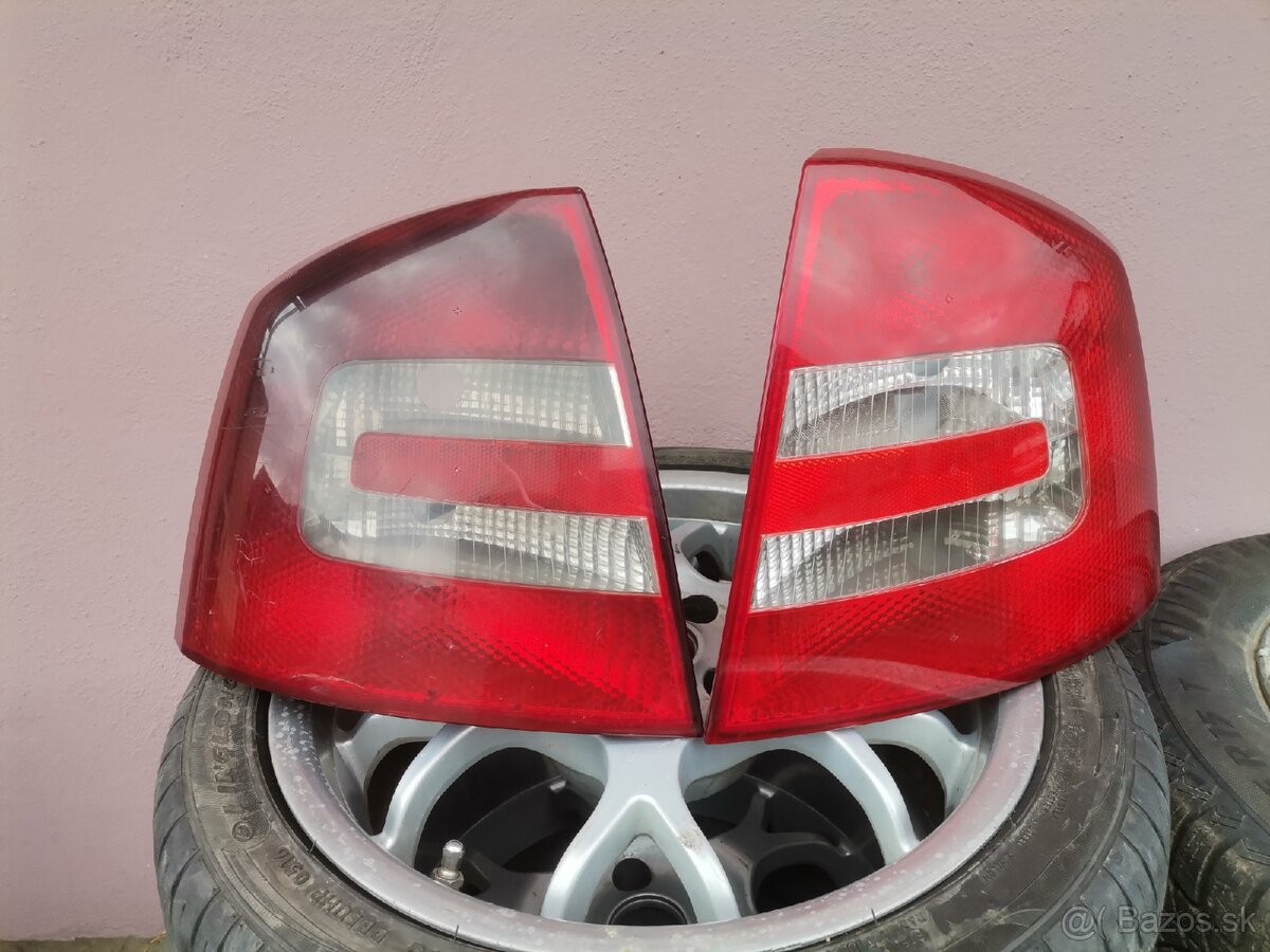 Zadné svetlá octavia 2 sedan