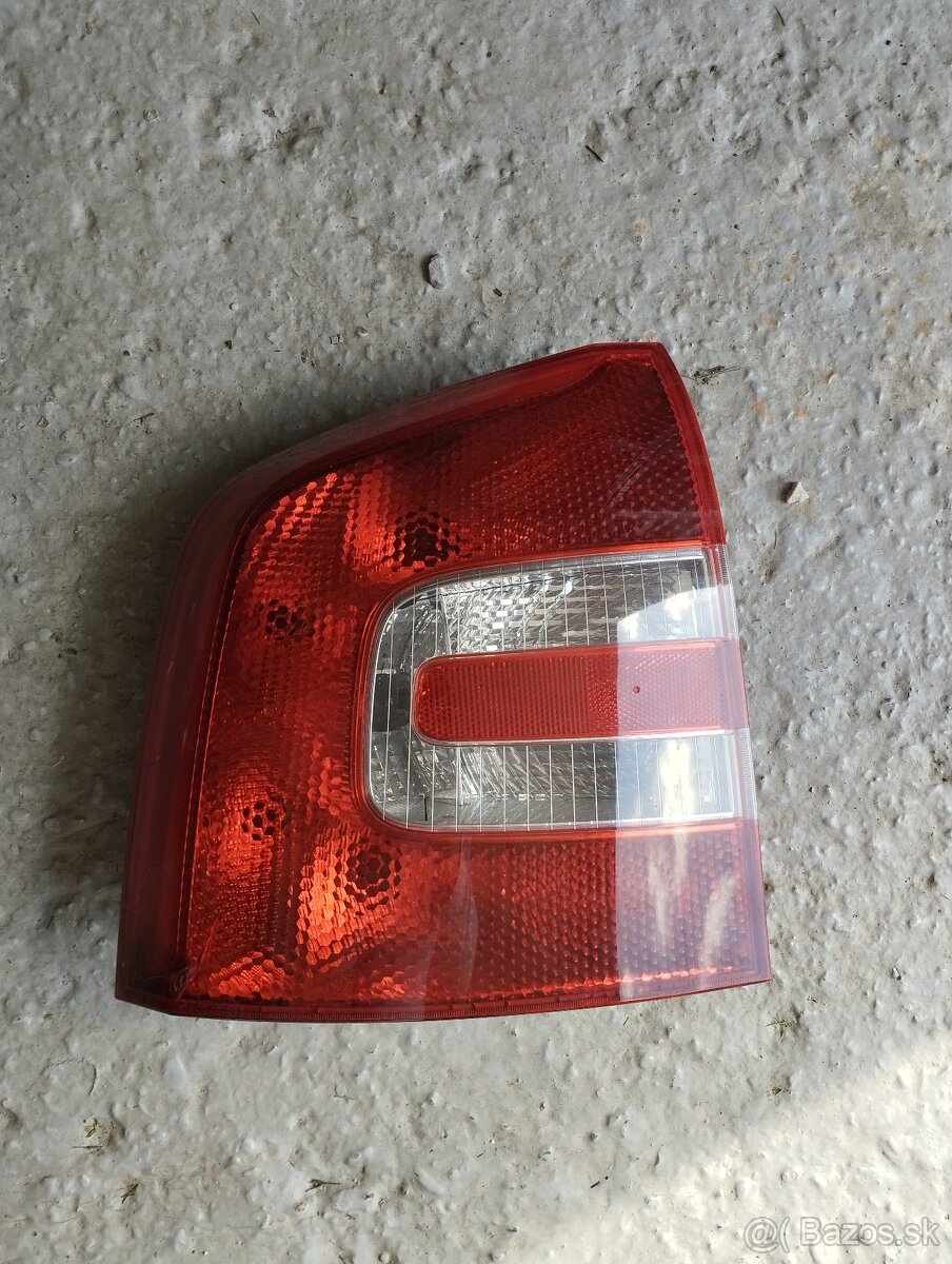 Octavia 2 combi svetlo