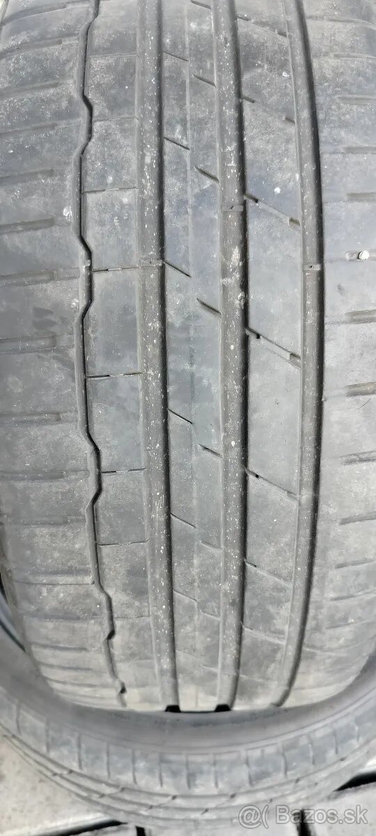 Predám 2 letné pneu 225/35 R19 88Y Hankook Ventus S1 evo3