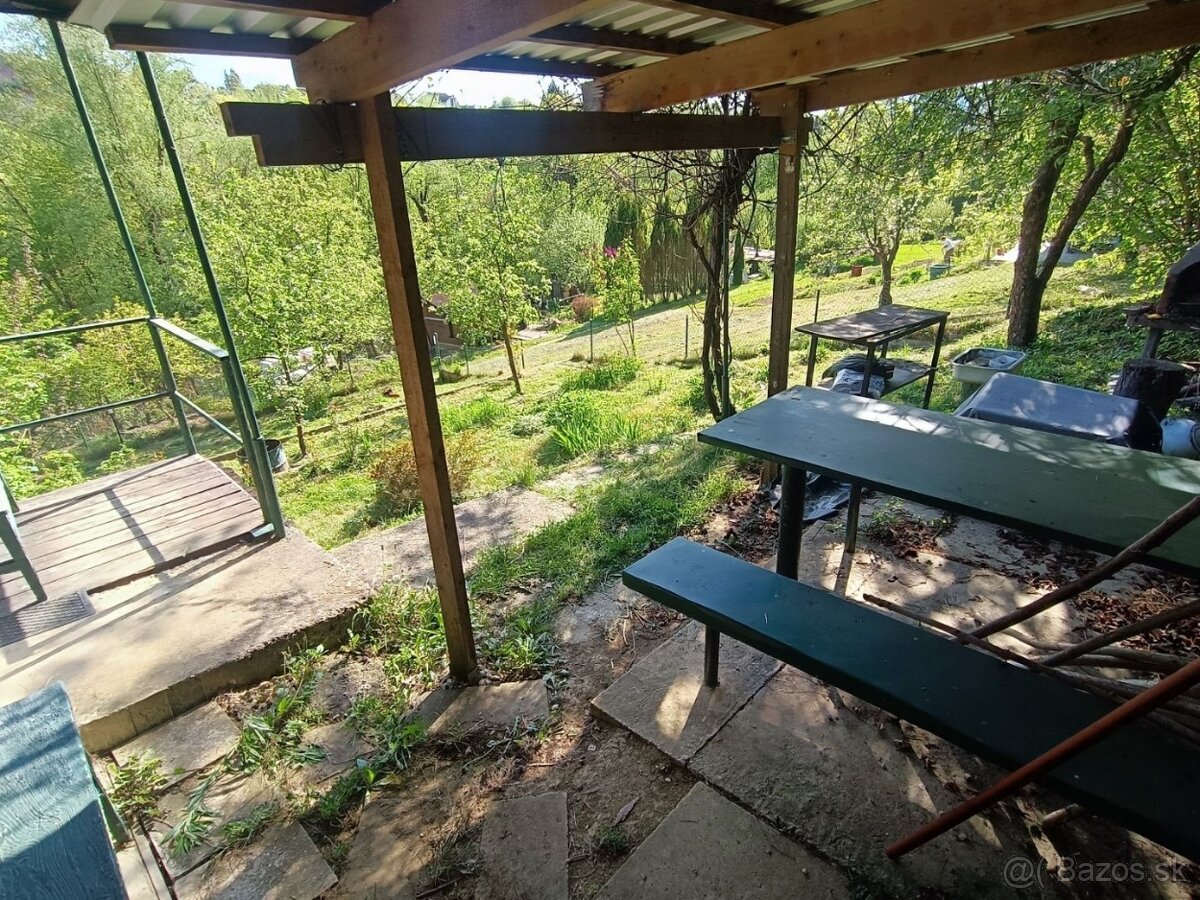Chatka so záhradou,390 m2 v osobnom vlastníctve - Budatín