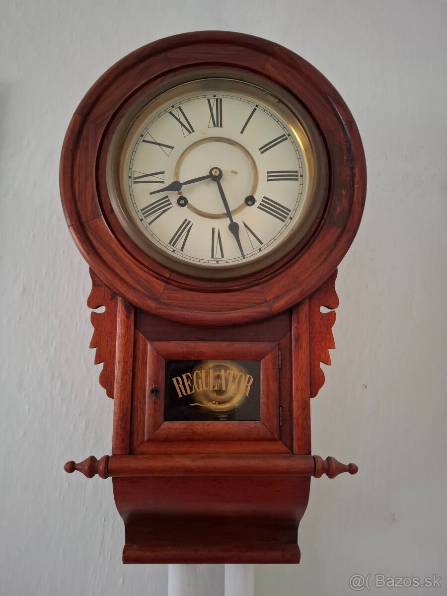 Nástenné hodiny zn. Regulator