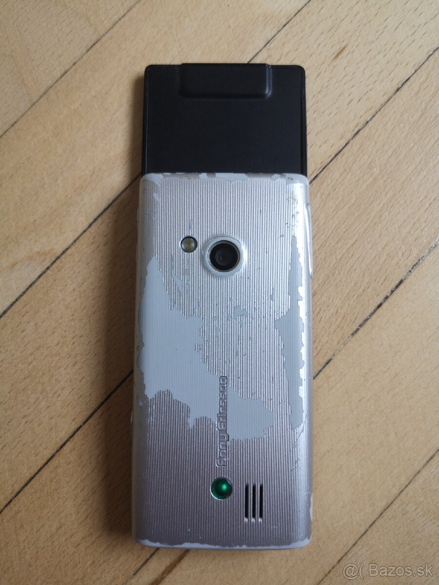 Sony Ericsson J20i poškodený LCD na ND