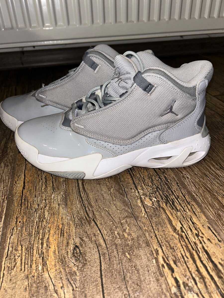Jordan Air Aura 4 grey