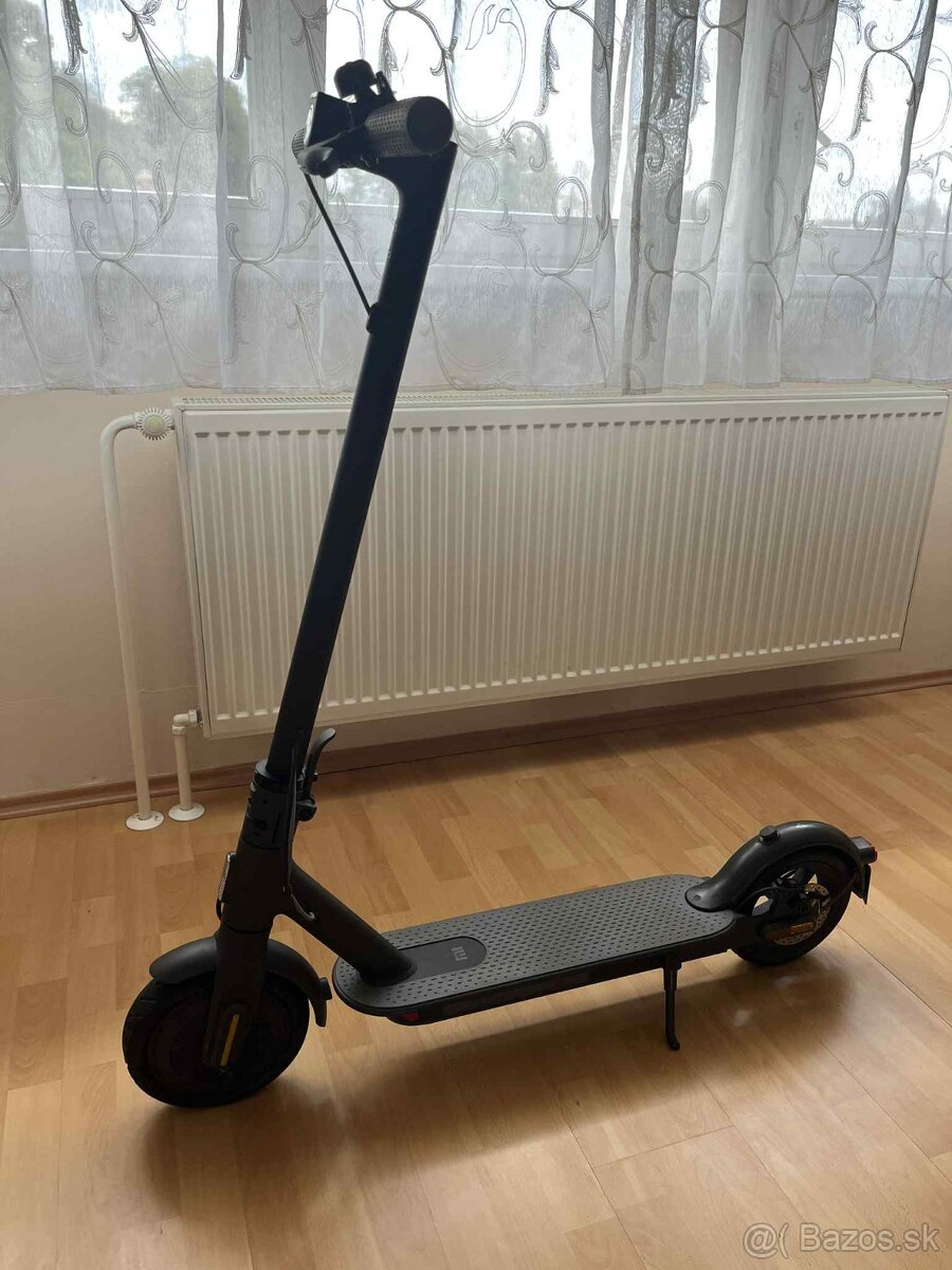 Xiaomi Mi Electric Scooter 1S – výborný stav