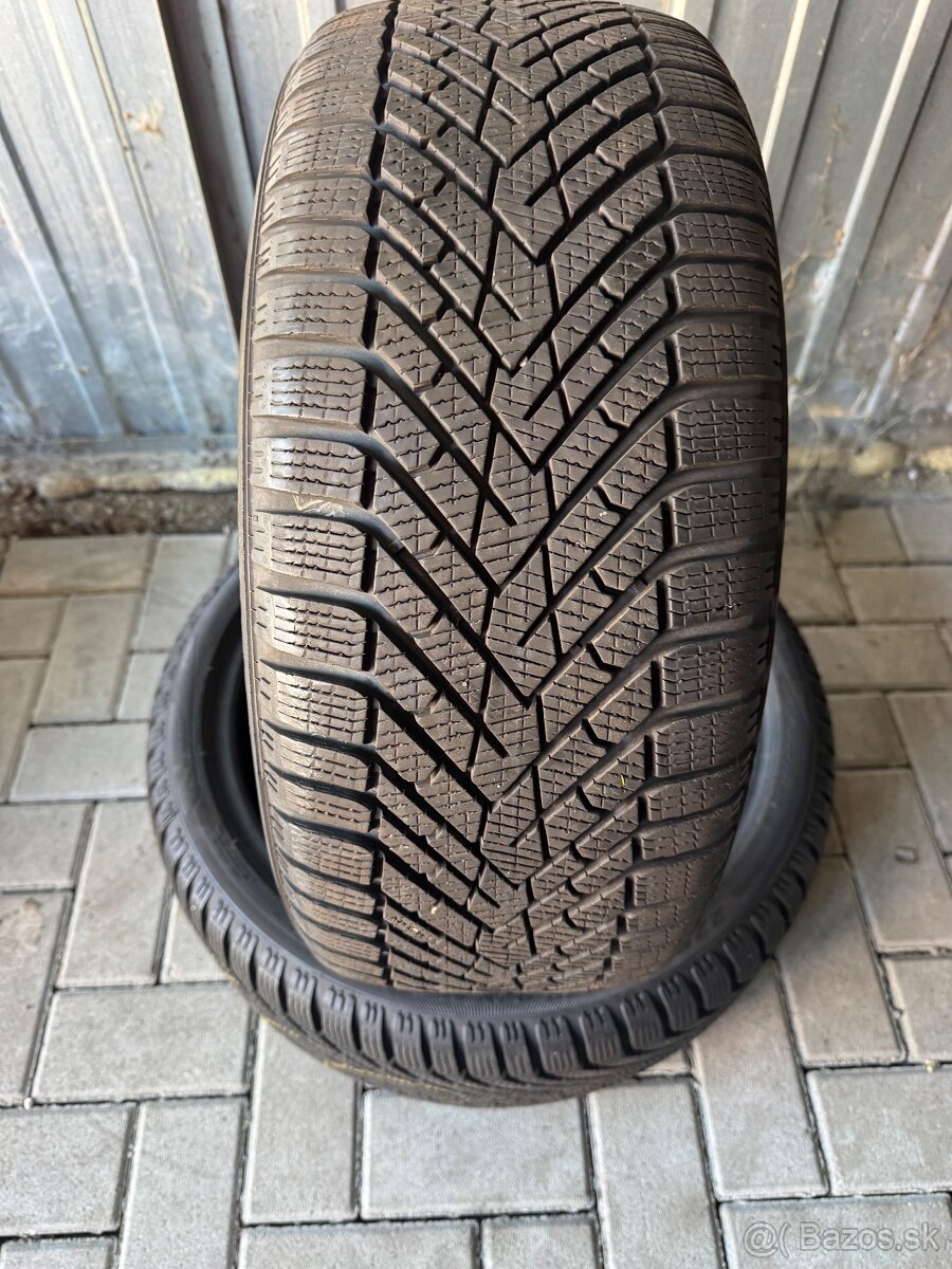 225/40R18 Pirelli
