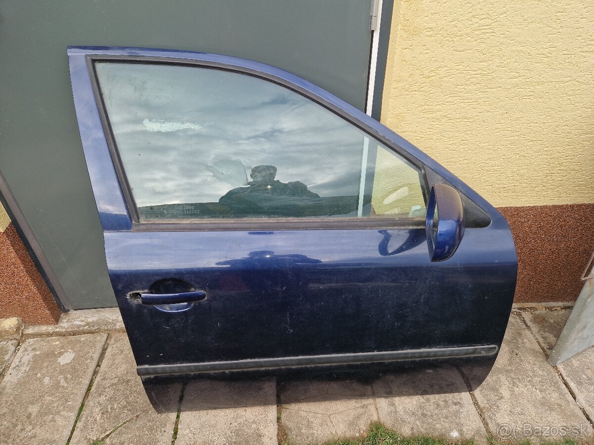 Predam prave predne dvere na octavia 1