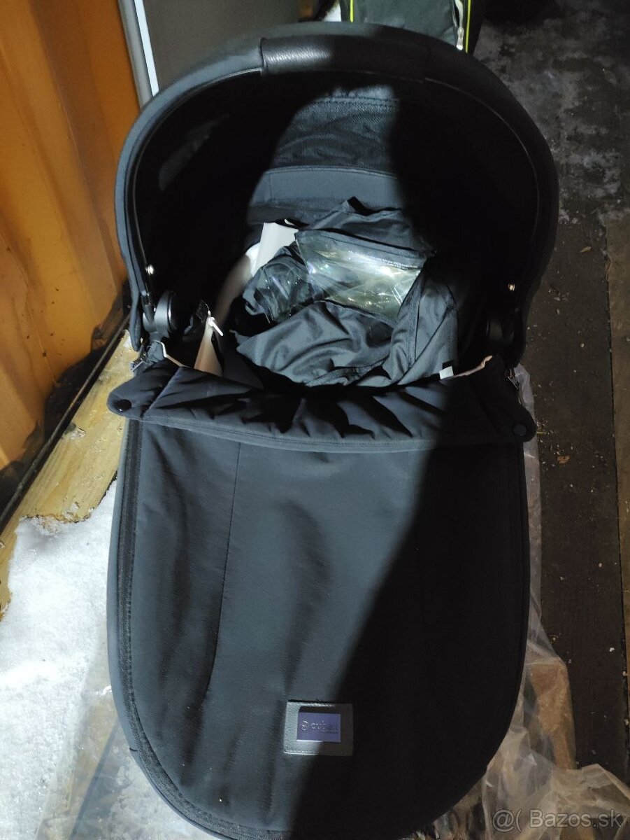 Vanička Cybex Priam Lux Carry Cot – Platinum Deep Black