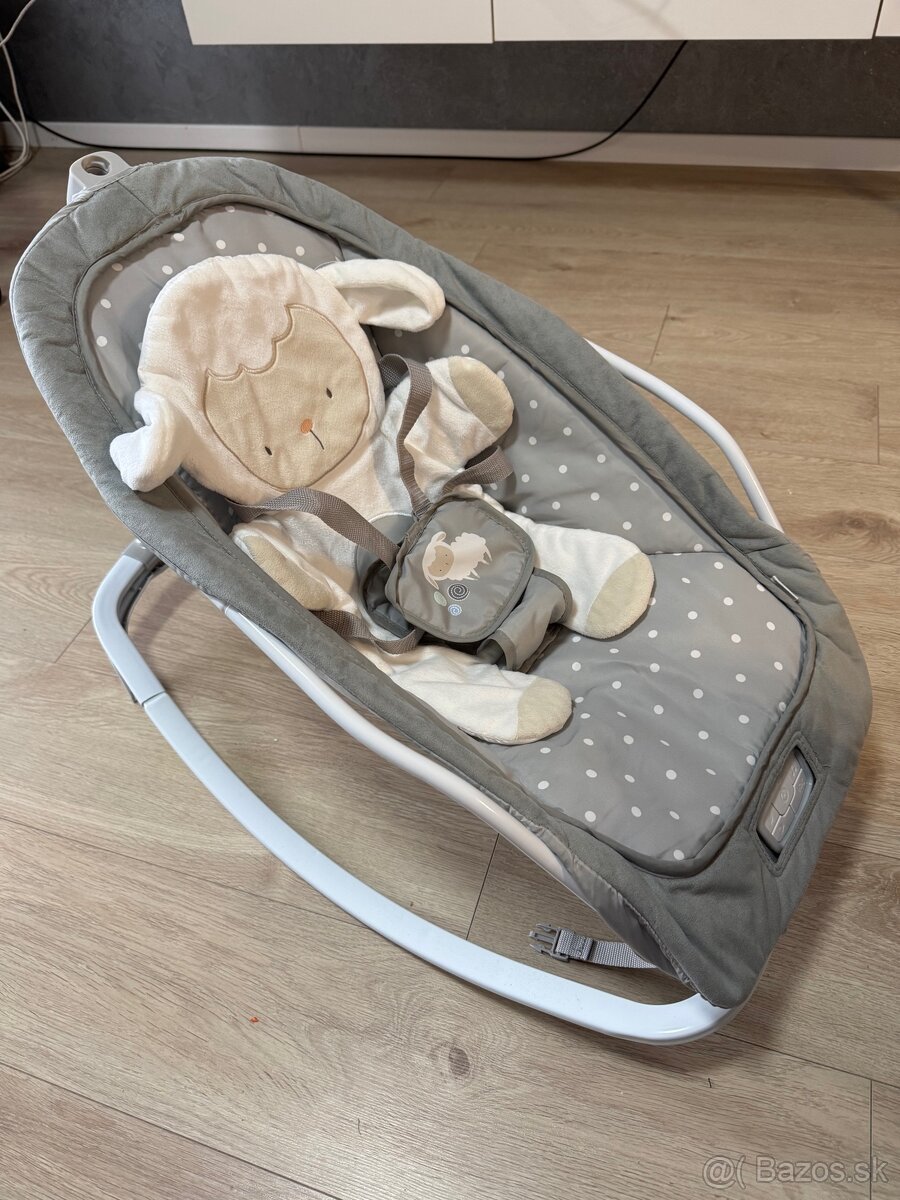 Ingenuity Hojdačka vibrujúca s melódiou Cuddle Lamb 2019
