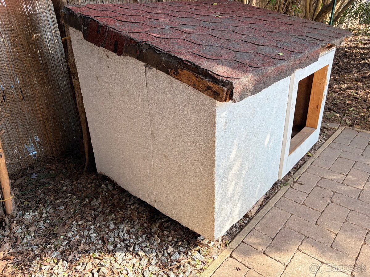 Darujem izolovanú psiu búdu