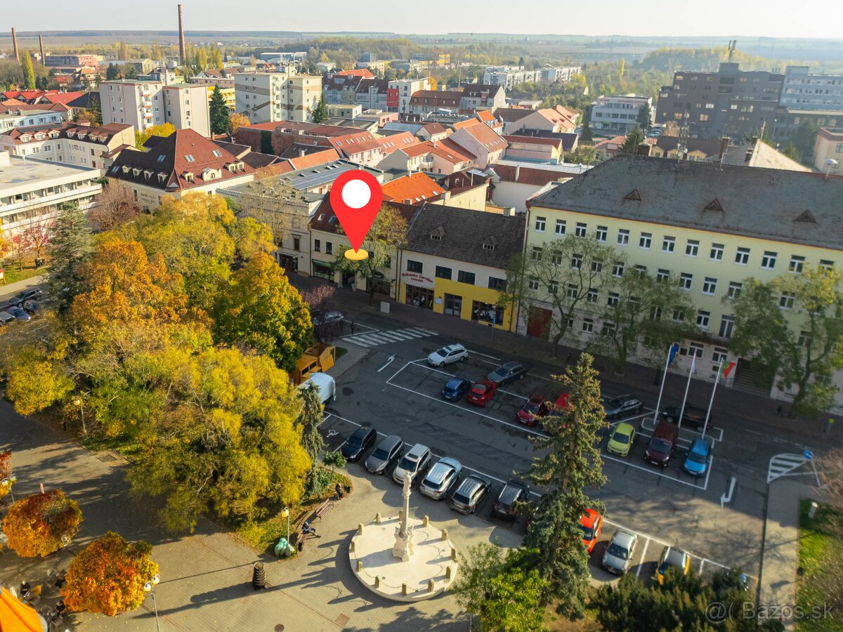 Obchodné priestory v centre s dvorom 120m2 a garážou. TOP PO