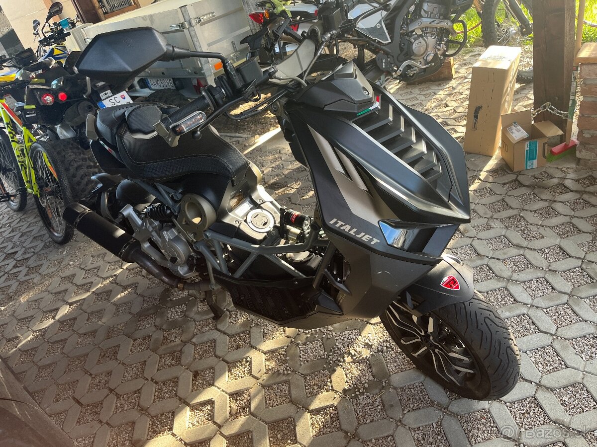 ITALJET DRAGSTER 200 BLACK/GOLD LIMITED EDITION ako novy