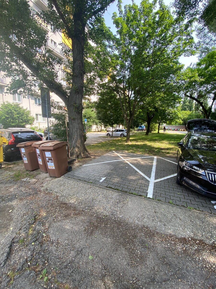 Prenajmem parkovacie statie Ružinov Trenčianska ul.