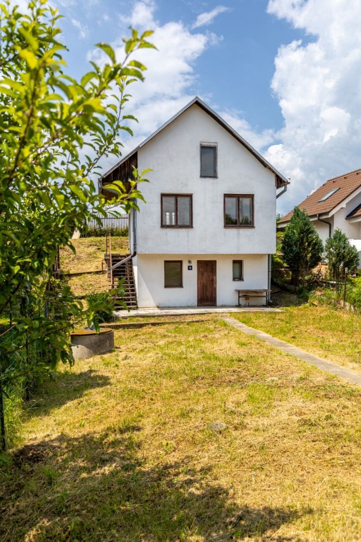 Stavebný pozemok s chatou v obľúbenej obci Rozhanovce