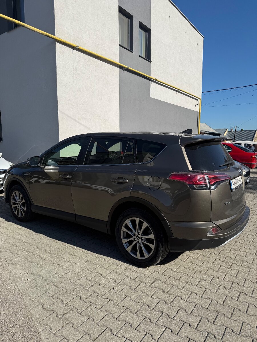 Toyota RAV4, 2018, 2.5l 114kW, benzín - hybrid, automat, 4x4