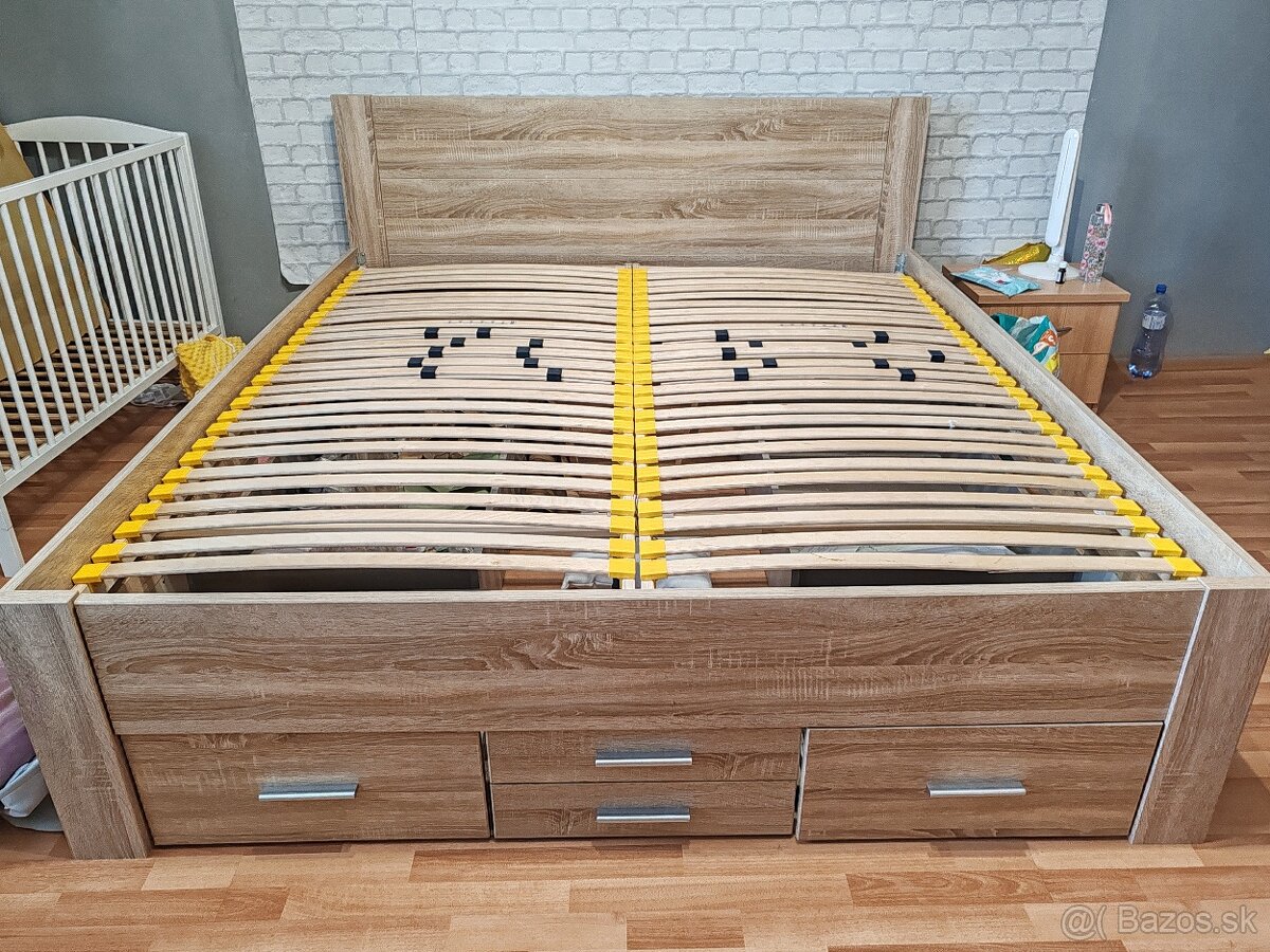 Manželská posteľ 180x200cm