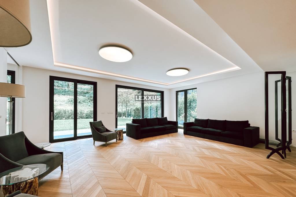 UNIQ-átny veľkometrážny 5iz byt s nádhernou záhradou v Horsk