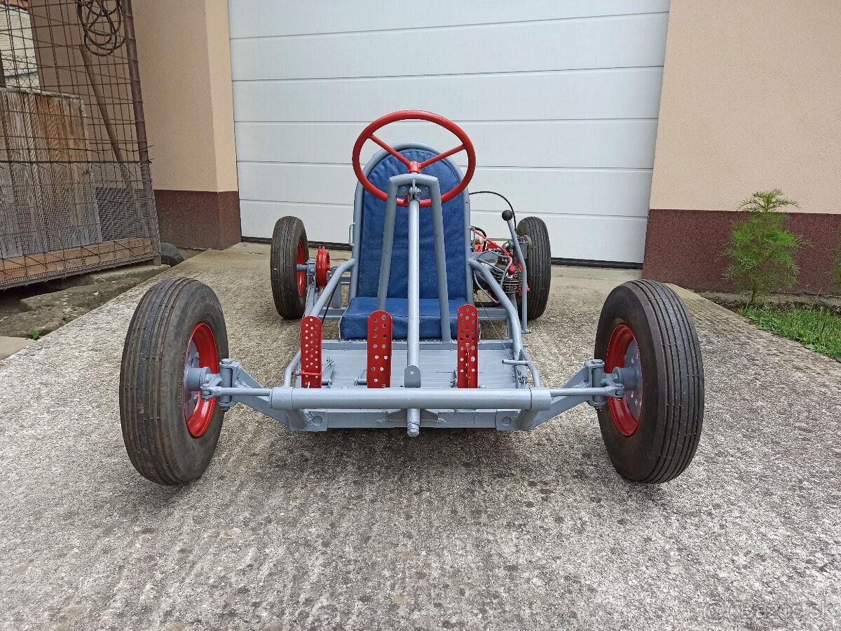 Historicka motokara