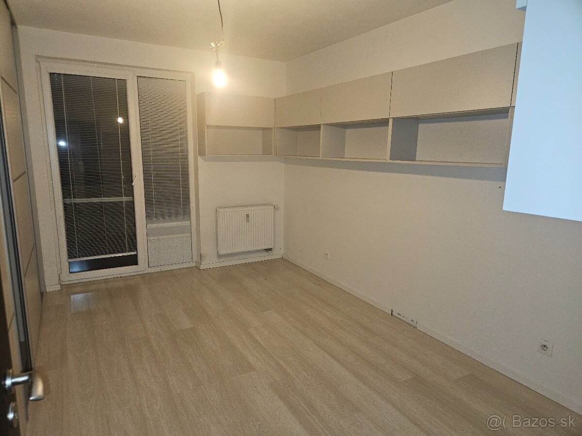 Súprava závesných skriniek