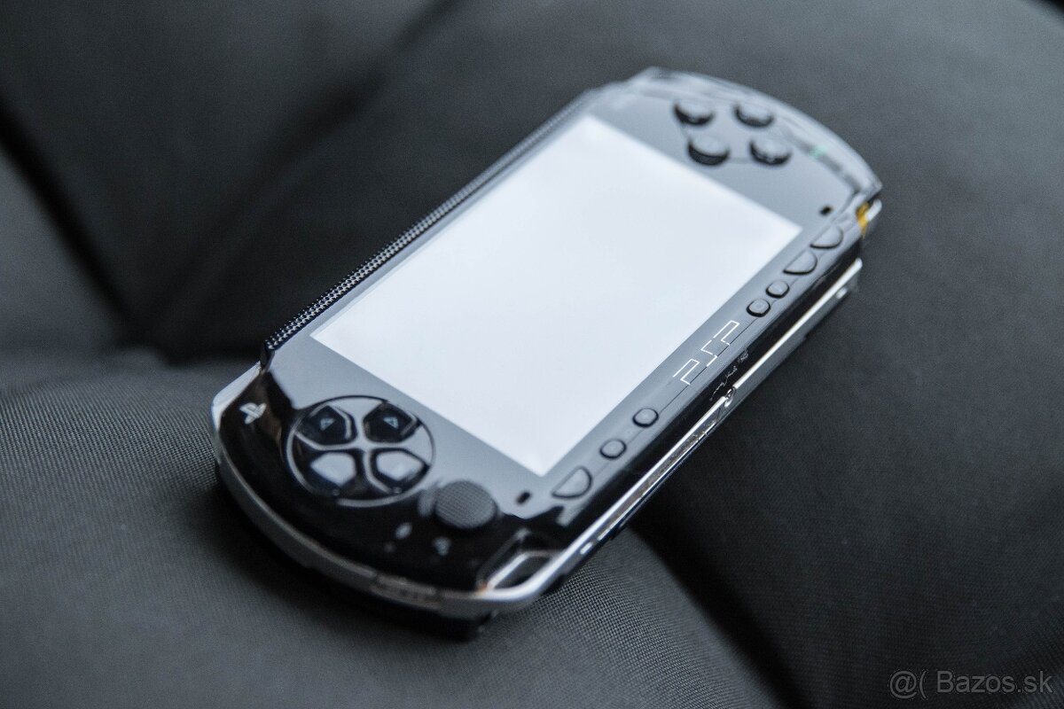 Sony PSP 1004 piano black 64 GB + 2 hry podľa výberu