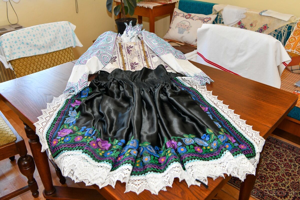 Trebatický kroj