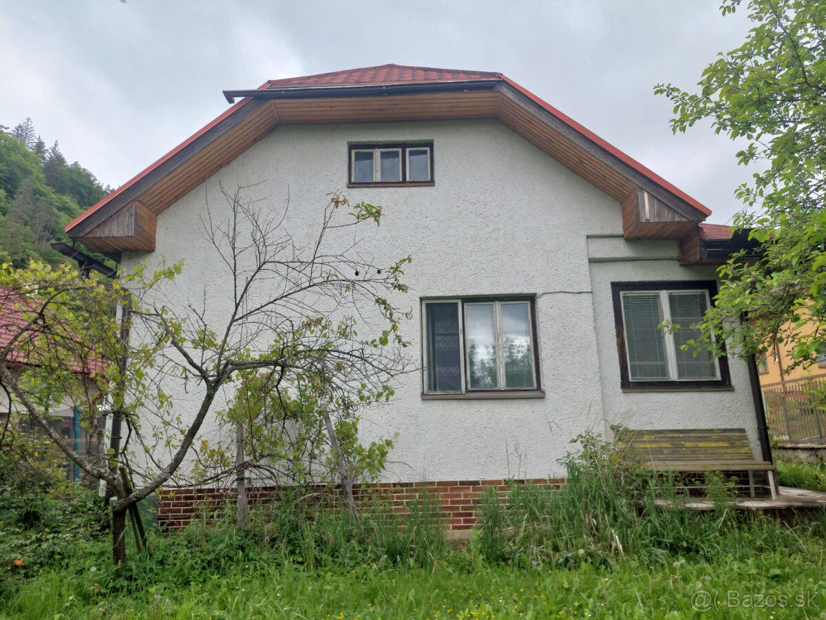 PREDAJ RODINNÝ DOM DIVINKA S VEĽKÝM POZEMKOM