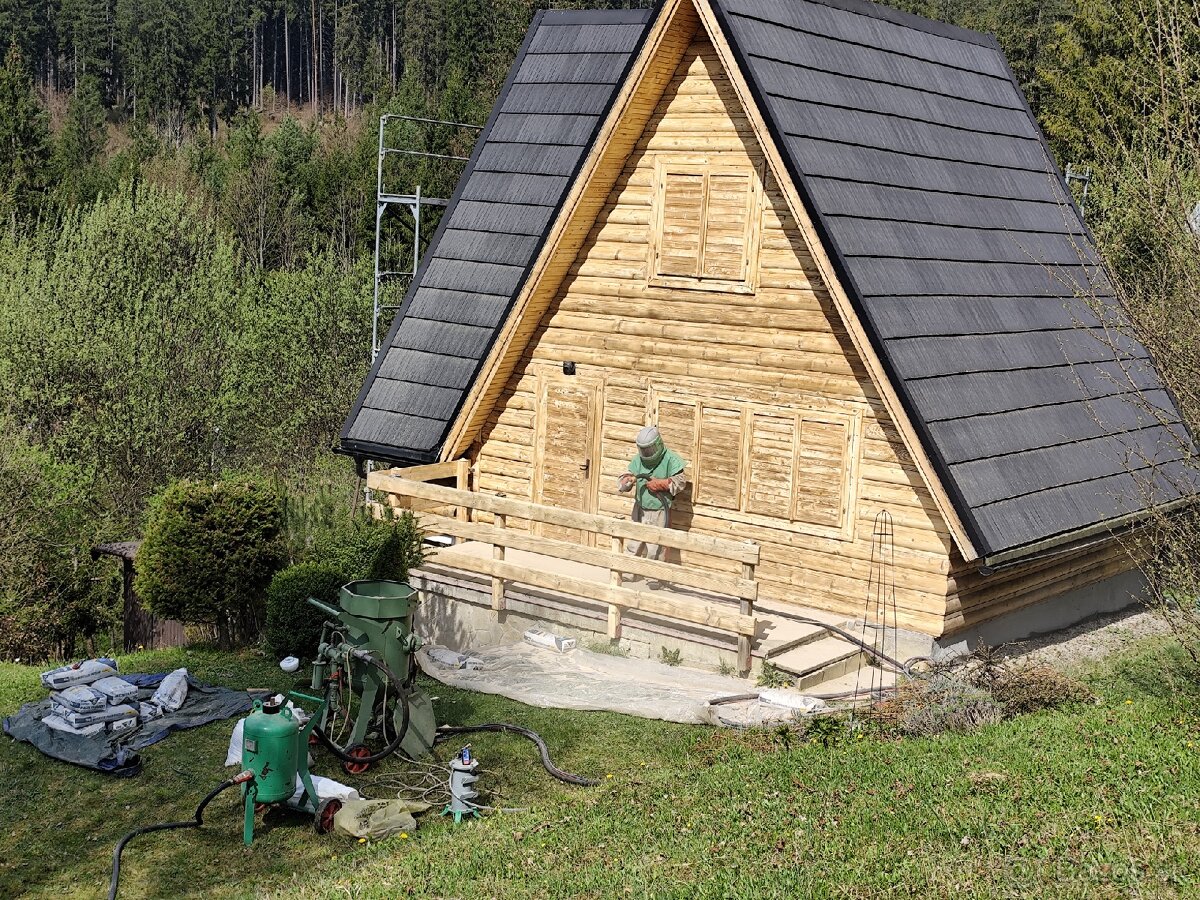 Pieskovanie drevo, kameň, železo