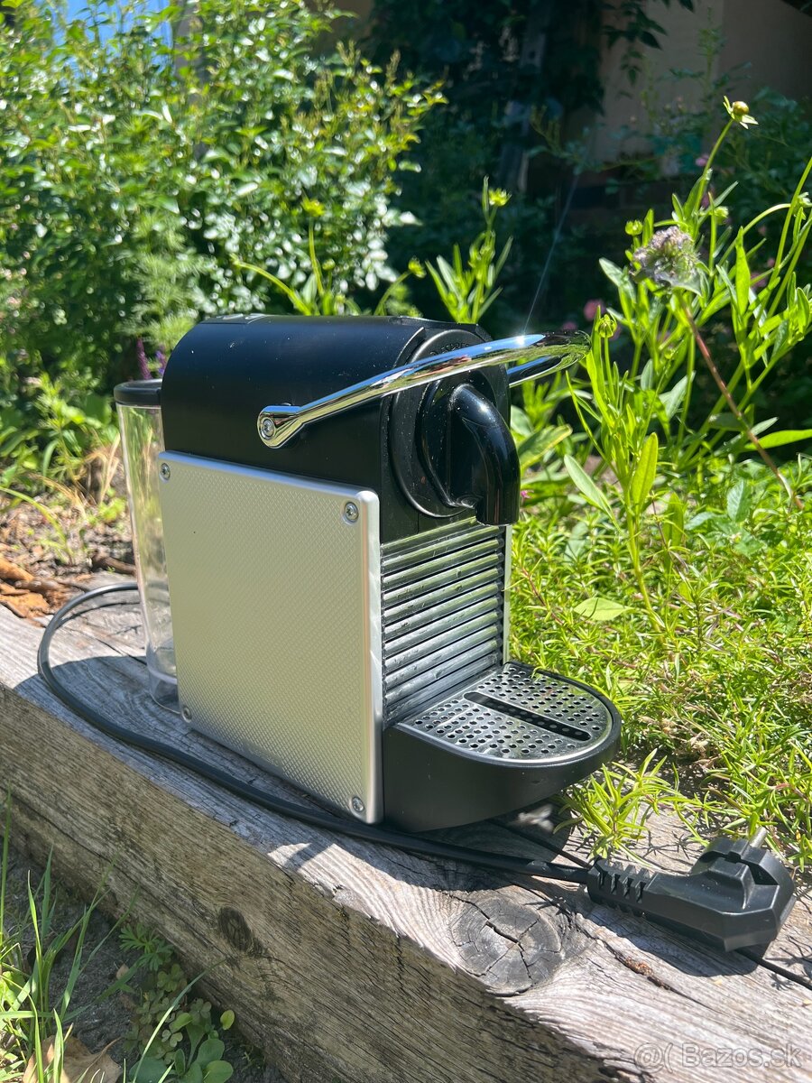 Kávovar Nespresso DeLonghi Pixie