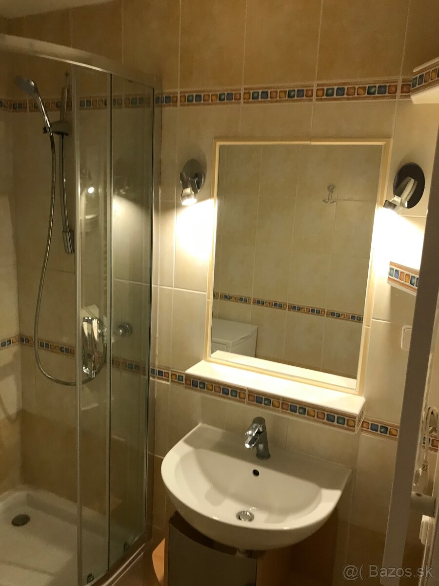 Poprad ul. Rázusova 9, zariadený 1. izbový byt - 42 m2