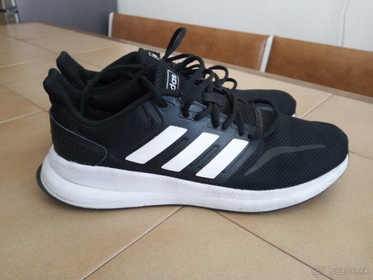 Panske bezecke tenisky ADIDAS.