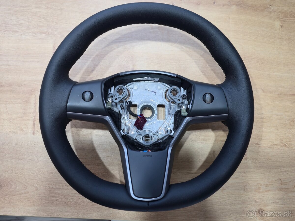 volant TESLA model 3 , Tesla Y nevyhrievany / vyhrievany