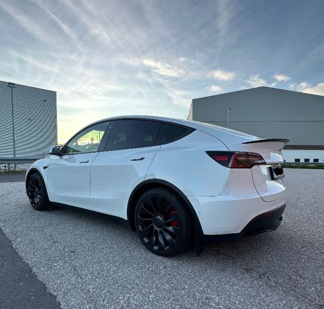 Tesla model Y, Performance , 59 000 km.