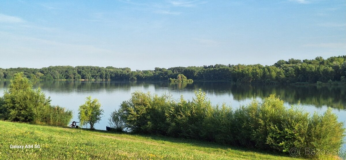 PREDAJ - stavebný pozemok pri vode - Vojka nad Dunajom