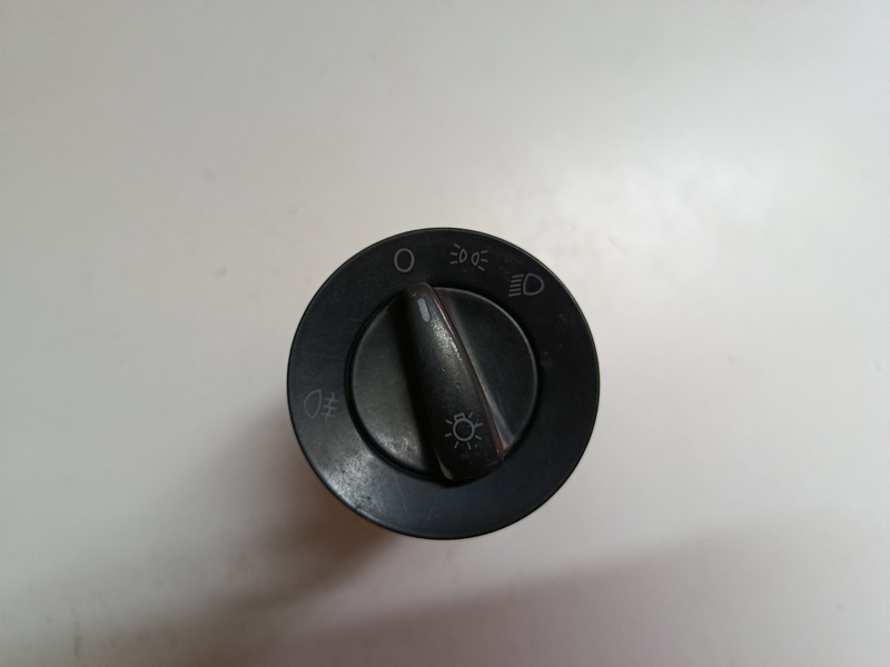 vypinac svetiel passat b5 1c0941531 20€