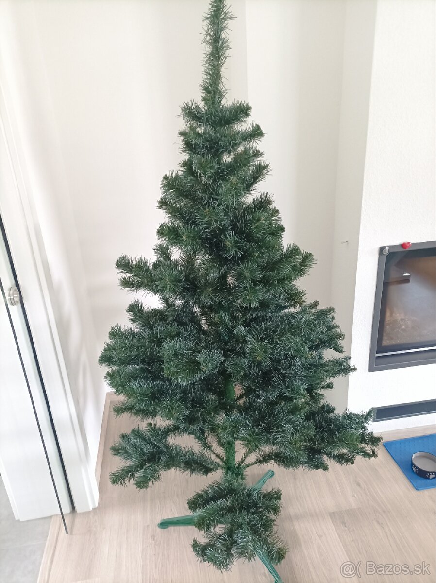 Predam umely vianocny stromcek