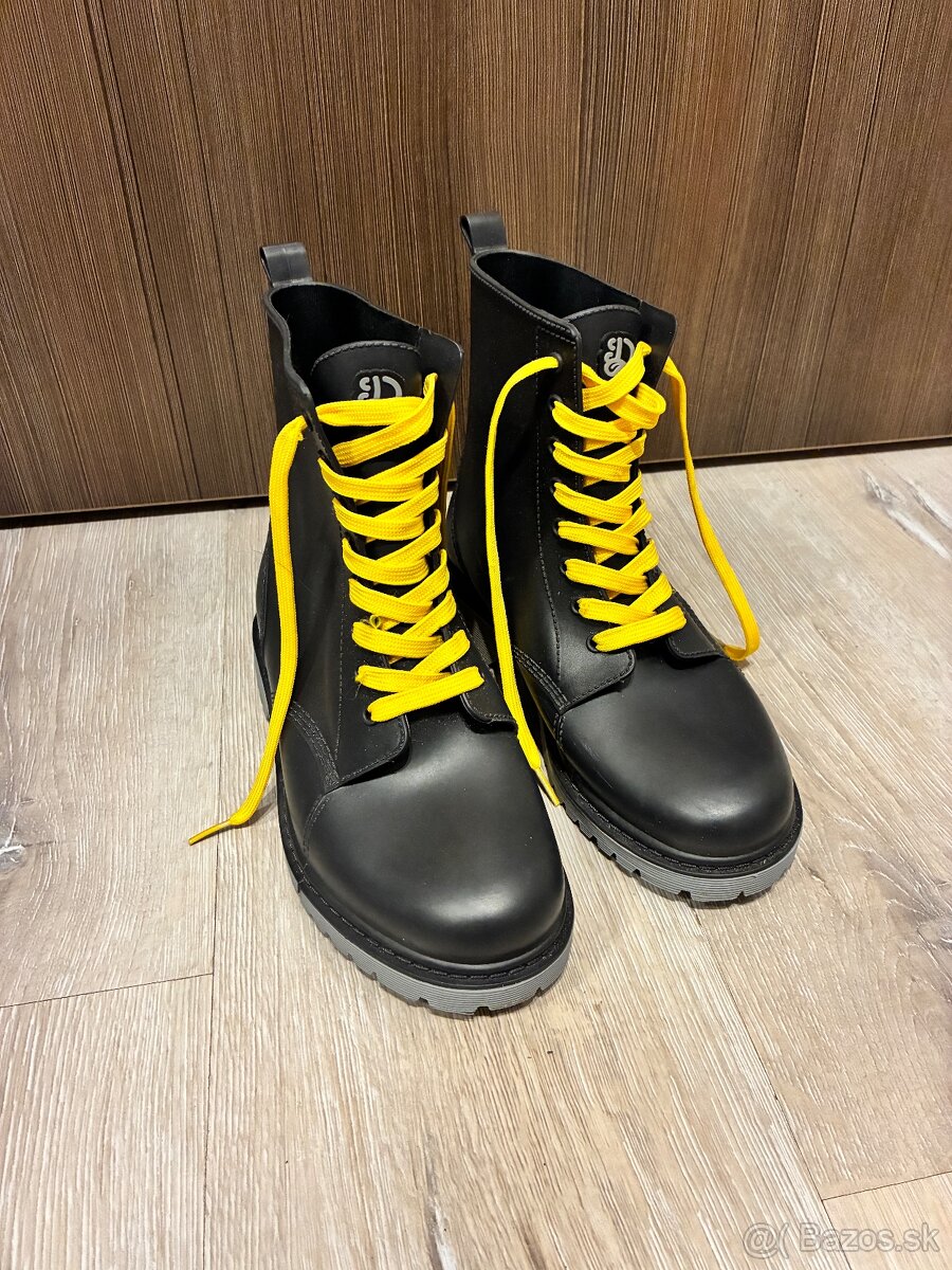 Gumáky čiernej farby