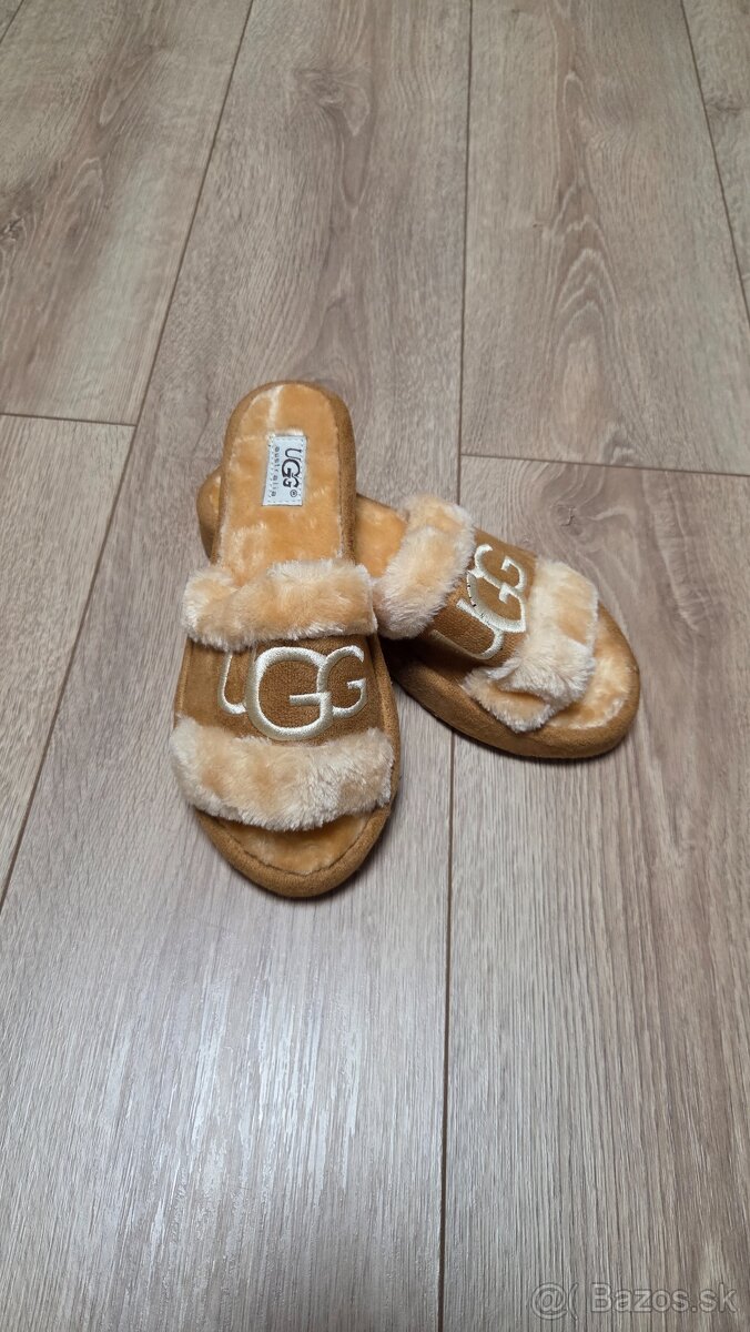 UGG šlapky bledé