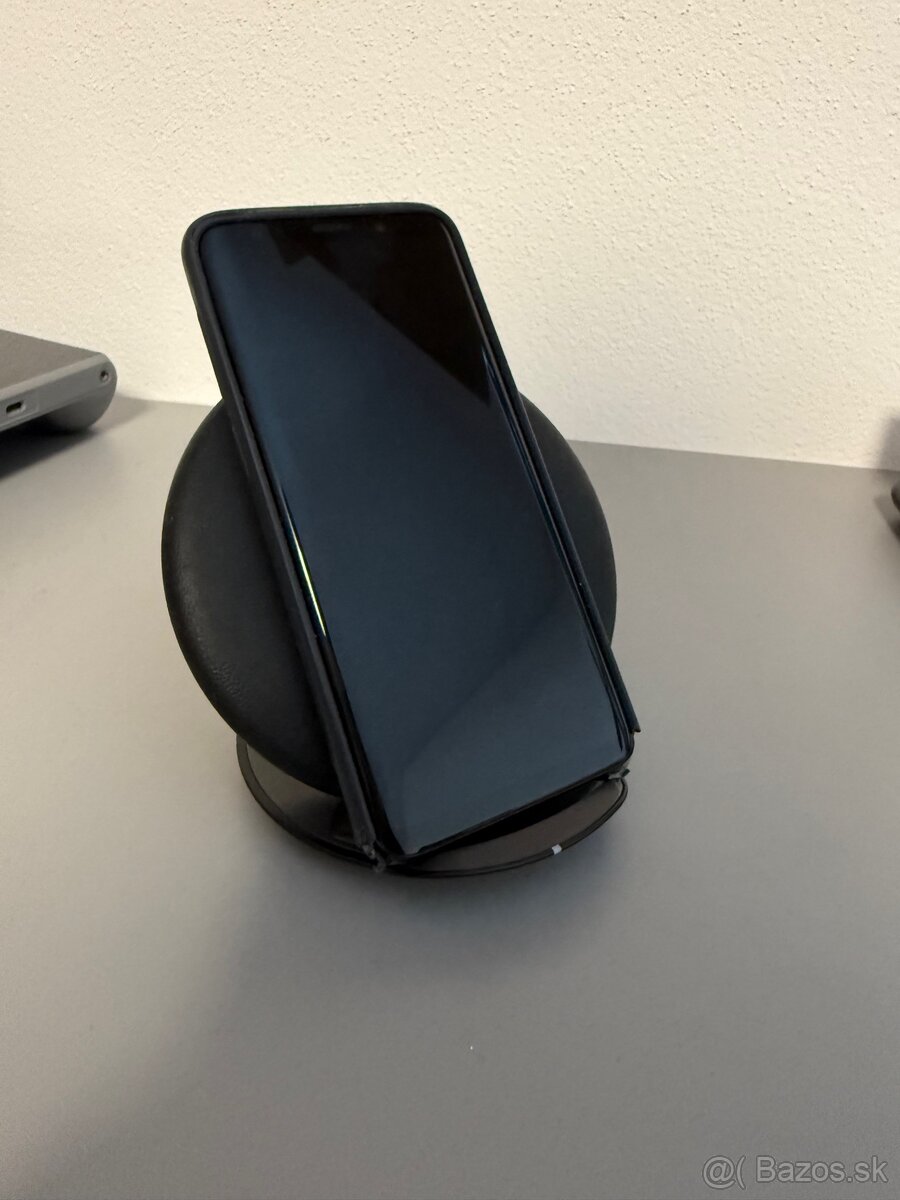 Predam rýchlu bezdrôtovú nabijacku Samsung.