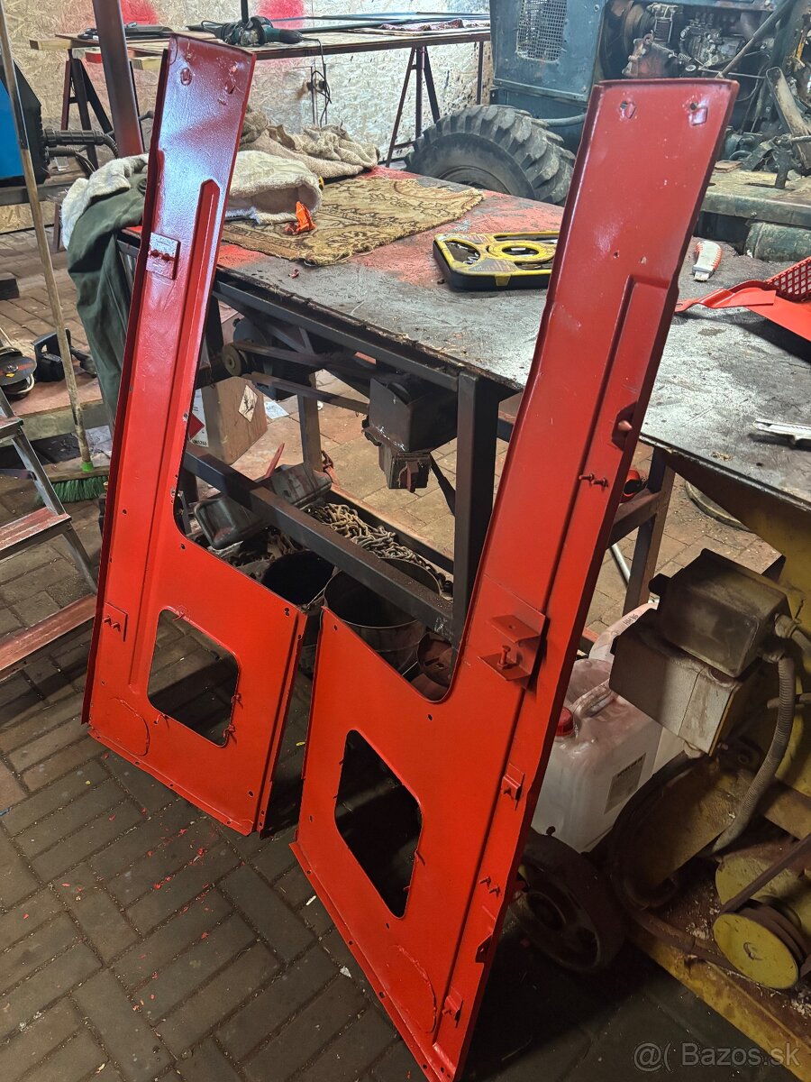 Bočnice na kapotu zetor 7011
