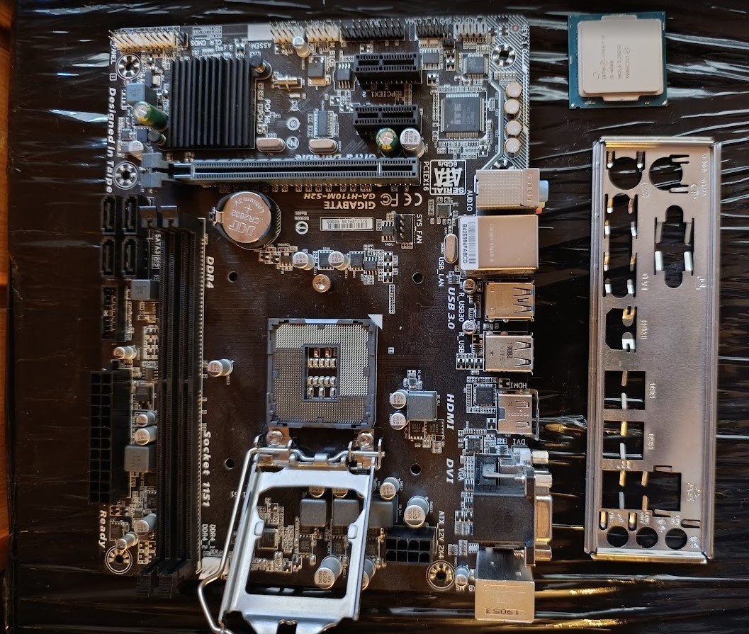 COMBO GIGABYTE GA-H110M-S2H + i5-6500