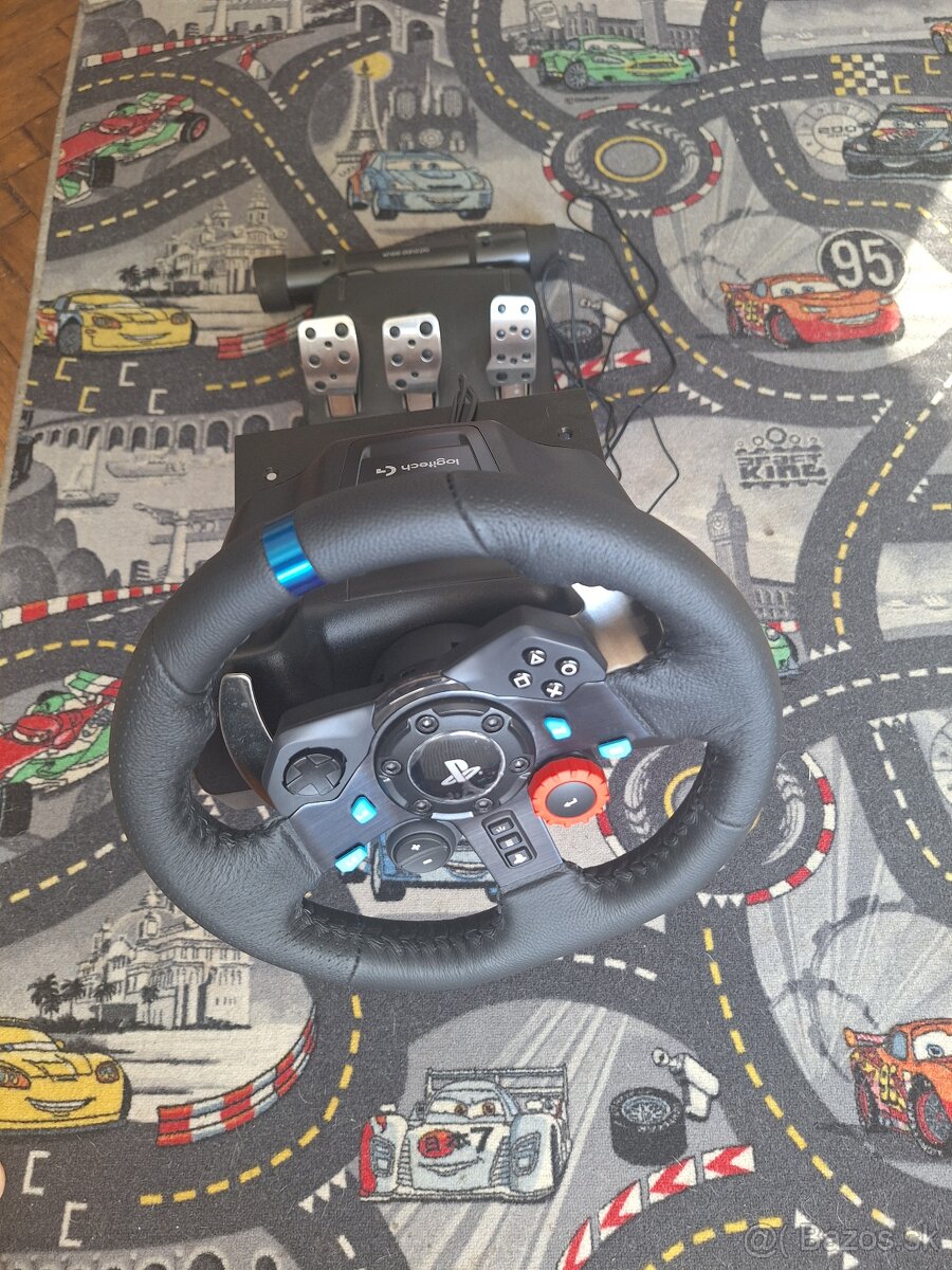 Logitech G29 set (volant+pedále) + stojan Wheel Stand Pro