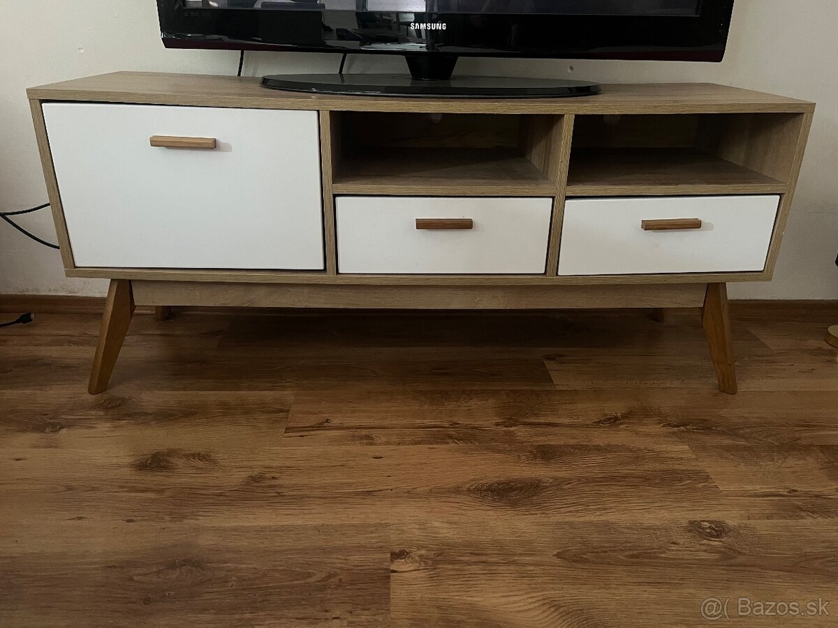 Komoda pod tv