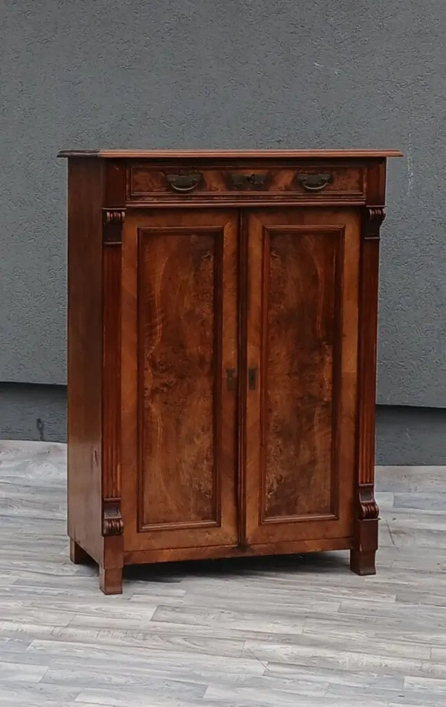 Skriňa Vertiko cca 1880.
