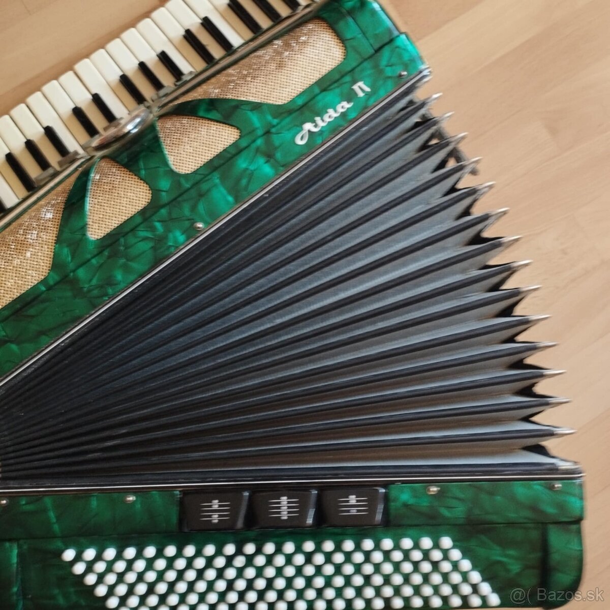 Predám Akordeón harmonika Lignatone AIDA IV