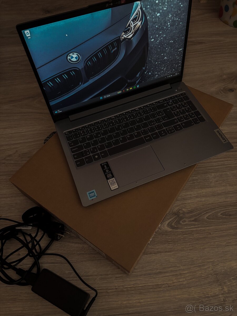 Lenovo IdeaPad Slim 3 15IAN8
