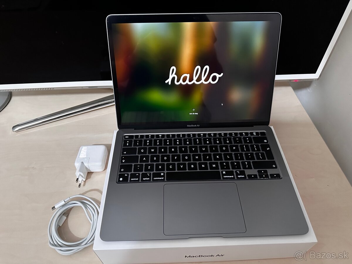 Apple Macbook Air M1 8/256 13"
